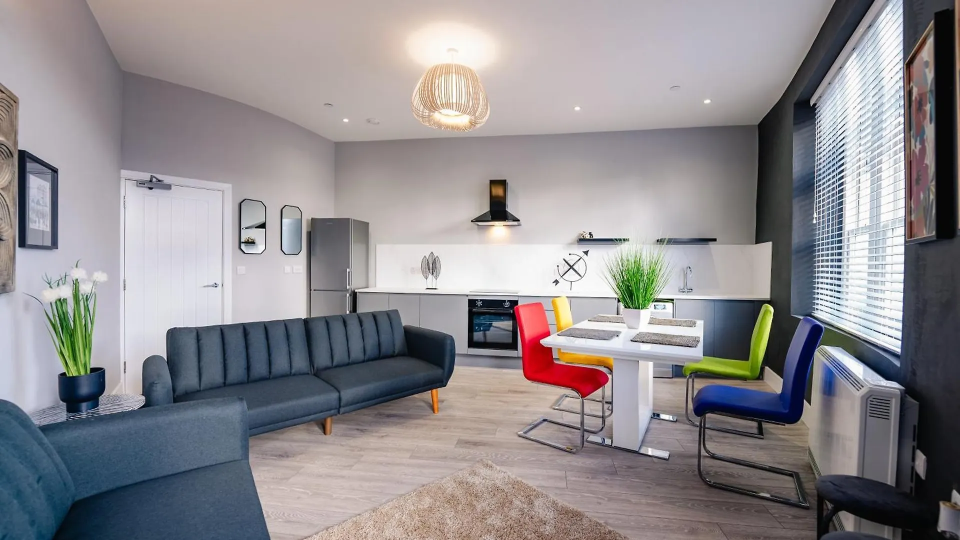 Stylish Spacious 2-Bed & High Ceiling Cardiff