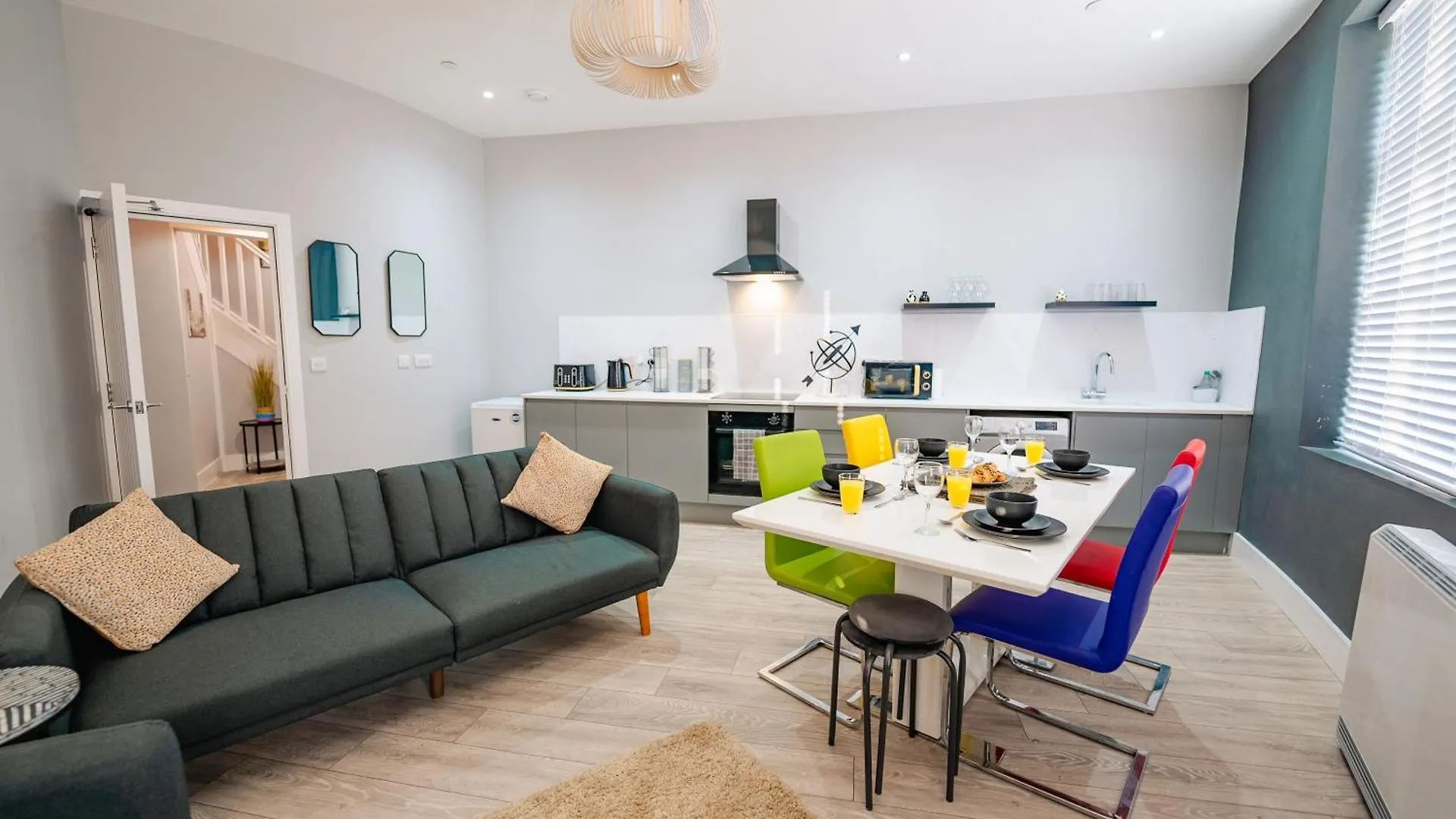 Stylish Spacious 2-Bed & High Ceiling Cardiff