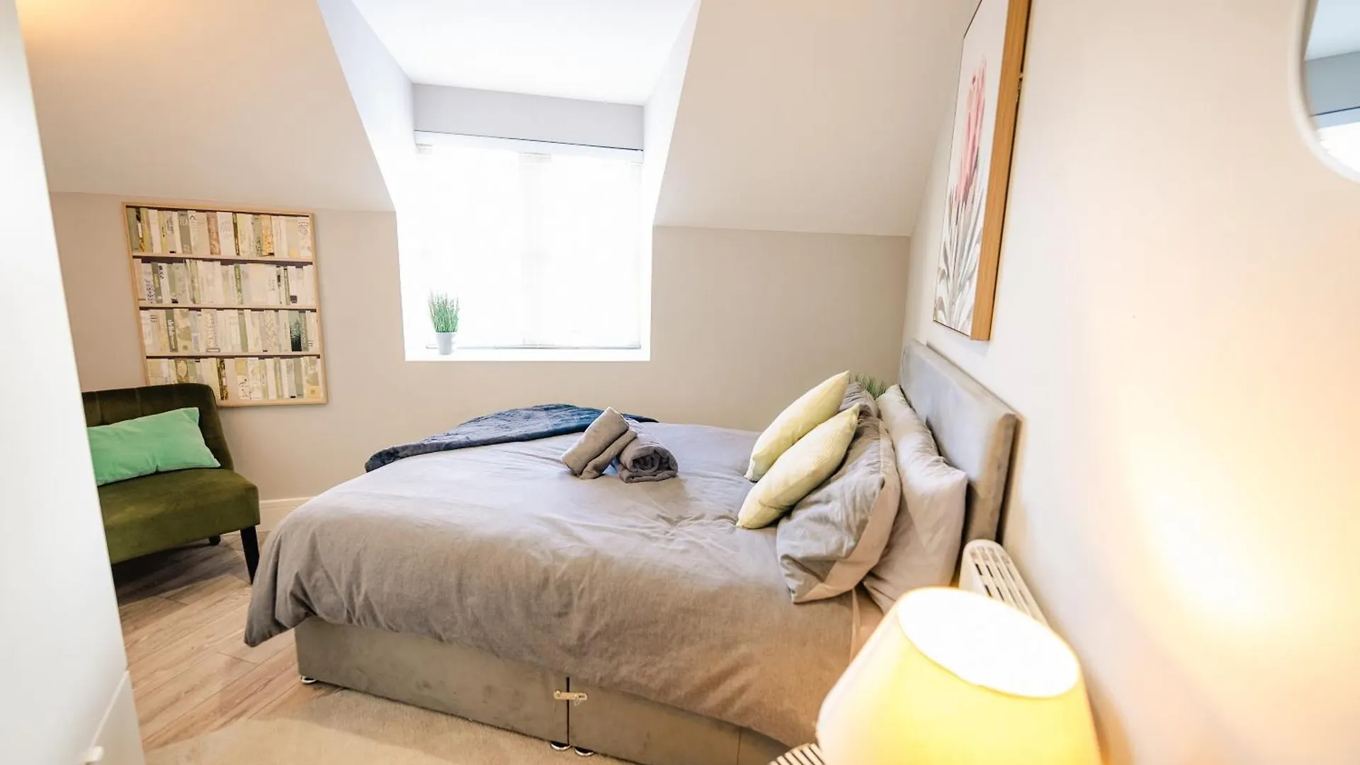 Stylish Spacious 2-Bed & High Ceiling Cardiff