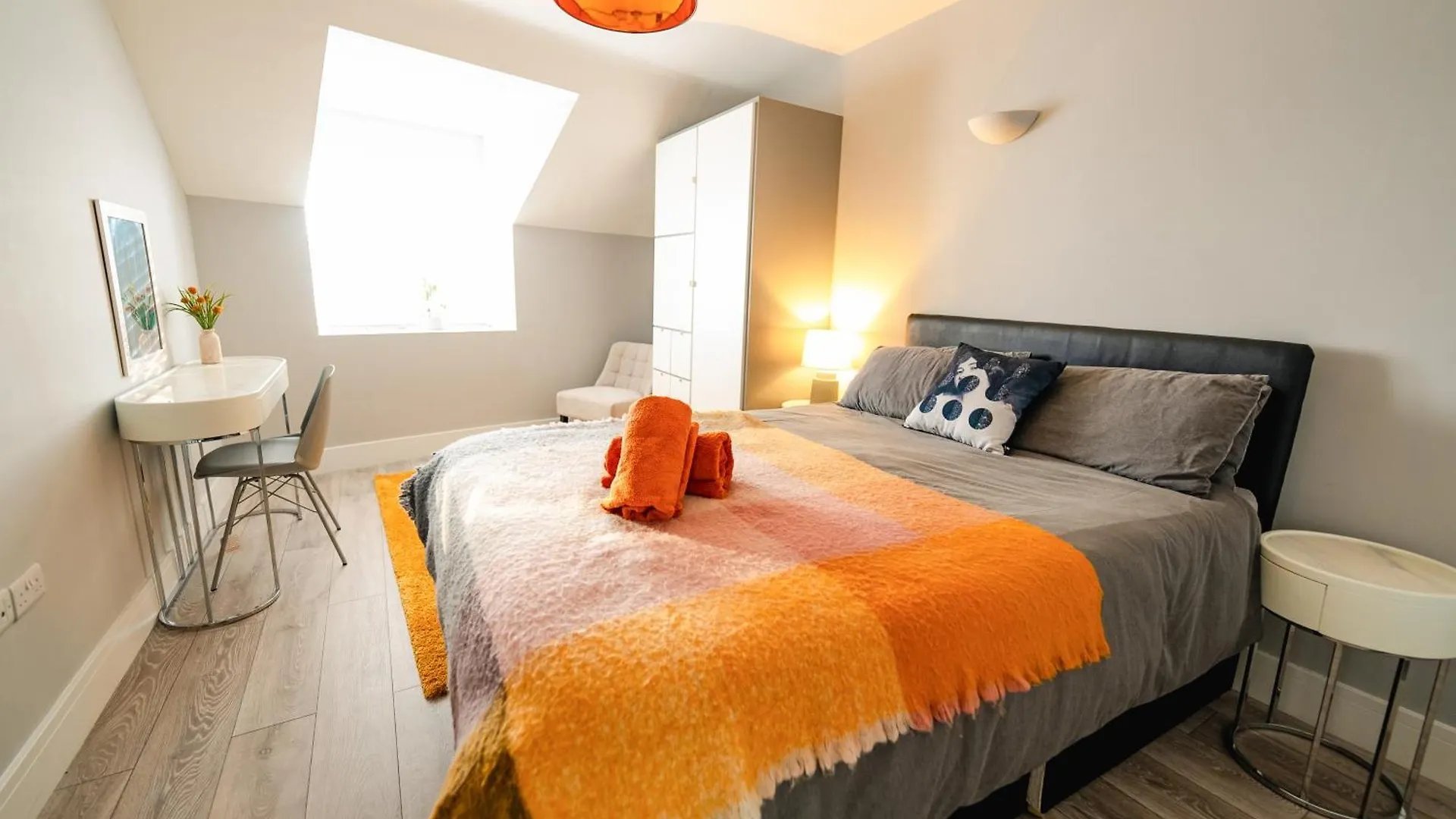 Stylish Spacious 2-Bed & High Ceiling Cardiff 0*,  Velká Británie