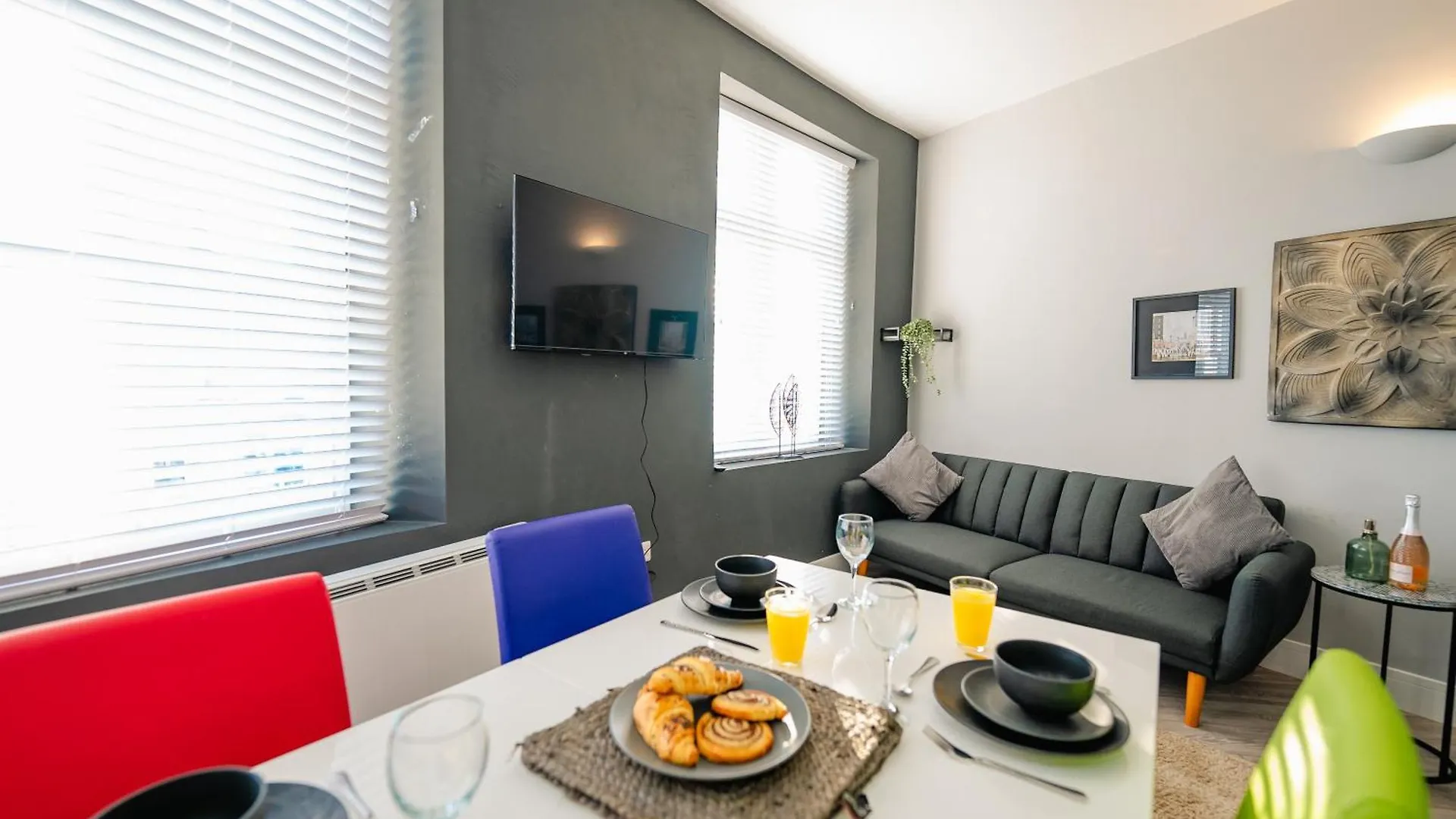 Stylish Spacious 2-Bed & High Ceiling Cardiff